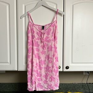 Wild fable/urban outfitters sleeveless stress
Size: L
Color: pink